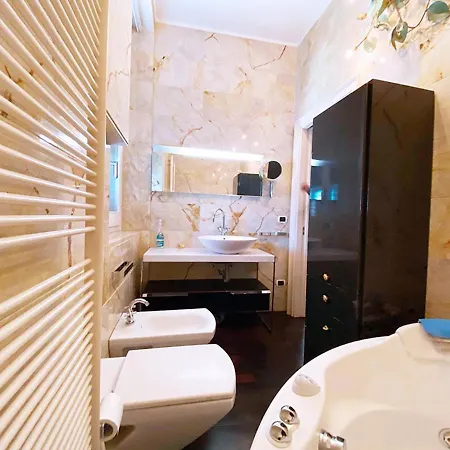 Elegante In Centro Apartment